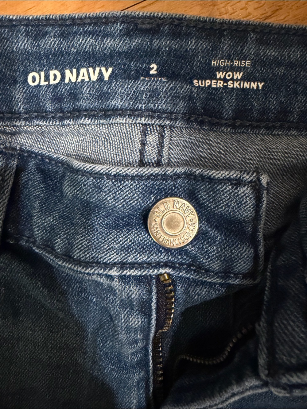 Old Navy High-Waisted Wow Super-Skinny Jeans - Picture 3 of 3